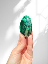 Load image into Gallery viewer, Malachite Palmstone
