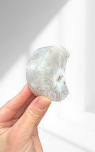 Load image into Gallery viewer, Agate Moon 13