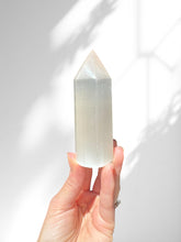 Load image into Gallery viewer, Selenite Point