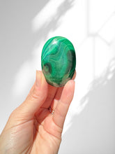 Load image into Gallery viewer, Malachite Palmstone