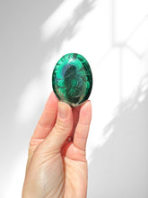 Load image into Gallery viewer, Malachite Palmstone