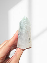 Load image into Gallery viewer, Northern Lights Quartz Point 10