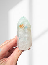 Load image into Gallery viewer, Northern Lights Quartz Point 02