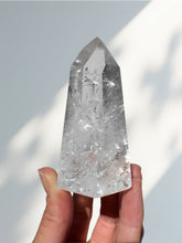 Load image into Gallery viewer, Clear Quartz Tocantin Point 22