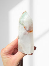 Load image into Gallery viewer, Northern Lights Quartz Point 19