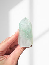 Load image into Gallery viewer, Northern Lights Quartz Point 03