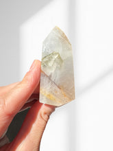 Load image into Gallery viewer, Northern Lights Quartz Point 12