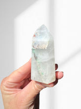 Load image into Gallery viewer, Northern Lights Quartz Point 07