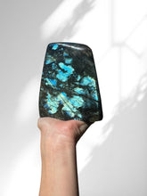 Load image into Gallery viewer, Labradorite Standing Freeform