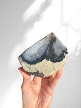 Load image into Gallery viewer, Rough Agate Polished Point