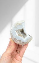 Load image into Gallery viewer, Agate Moon 05