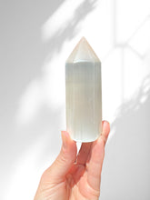Load image into Gallery viewer, Selenite Point