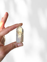 Load image into Gallery viewer, UV Reactive Phantom Amethyst Point 20