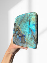 Load image into Gallery viewer, Labradorite Standing 04
