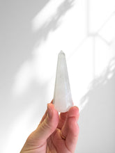 Load image into Gallery viewer, Quartz Point Ring Holder