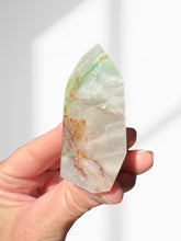 Load image into Gallery viewer, Northern Lights Quartz Point 14