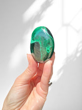 Load image into Gallery viewer, Malachite Palmstone
