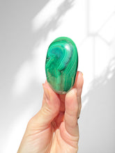 Load image into Gallery viewer, Malachite Palmstone