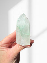 Load image into Gallery viewer, Northern Lights Quartz Point 03