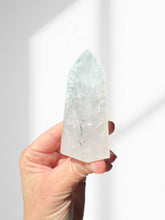 Load image into Gallery viewer, Northern Lights Quartz Point 10