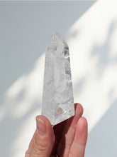 Load image into Gallery viewer, Clear Quartz Tocantin Point 27