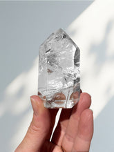 Load image into Gallery viewer, Clear Quartz Tocantin Point 18