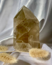 Load image into Gallery viewer, Citrine Tower 06