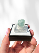 Load image into Gallery viewer, Aquamarine Specimen 05