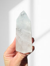 Load image into Gallery viewer, Northern Lights Quartz Point 17