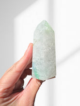 Load image into Gallery viewer, Northern Lights Quartz Point 16