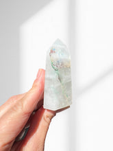 Load image into Gallery viewer, Northern Lights Quartz Point 07