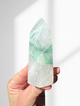 Load image into Gallery viewer, Northern Lights Quartz Point 18