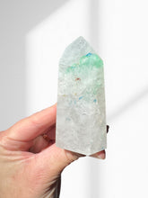 Load image into Gallery viewer, Northern Lights Quartz Point 11