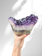 Load image into Gallery viewer, Amethyst Cupcake 06
