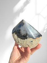 Load image into Gallery viewer, Rough Agate Polished Point