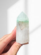 Load image into Gallery viewer, Northern Lights Quartz Point 09