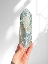Load image into Gallery viewer, Green Moss Agate Point 01