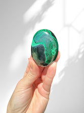 Load image into Gallery viewer, Malachite Palmstone