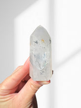 Load image into Gallery viewer, Northern Lights Quartz Point 15