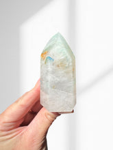 Load image into Gallery viewer, Northern Lights Quartz Point 02