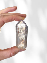 Load image into Gallery viewer, UV Reactive Phantom Amethyst Point 18