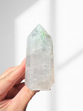 Load image into Gallery viewer, Northern Lights Quartz Point 10