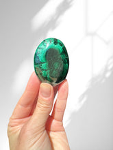 Load image into Gallery viewer, Malachite Palmstone