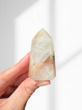 Load image into Gallery viewer, Northern Lights Quartz Point 12