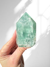 Load image into Gallery viewer, Fluorite Point 16