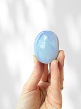 Load image into Gallery viewer, Blue Chalcedony Palmstone