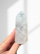 Load image into Gallery viewer, Northern Lights Quartz Point 17