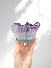 Load image into Gallery viewer, Amethyst Cupcake 08