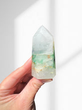 Load image into Gallery viewer, Northern Lights Quartz Point 05