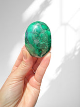 Load image into Gallery viewer, Malachite Palmstone